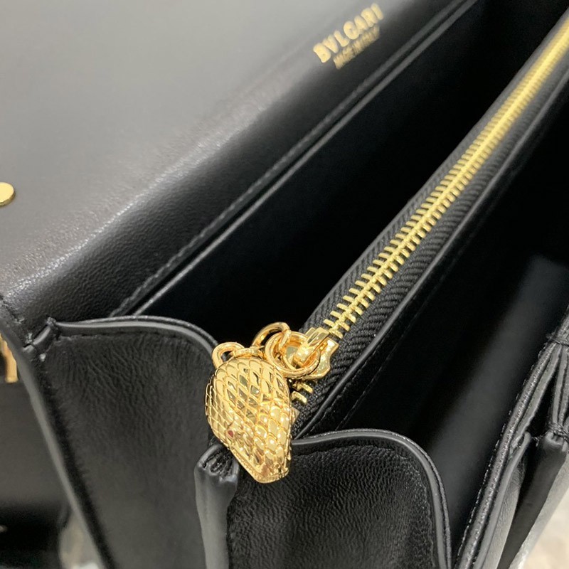 稀少【ブルガリ】新色! SERPENTI FOREVER ナッパ ハンドa2024b Buw08841