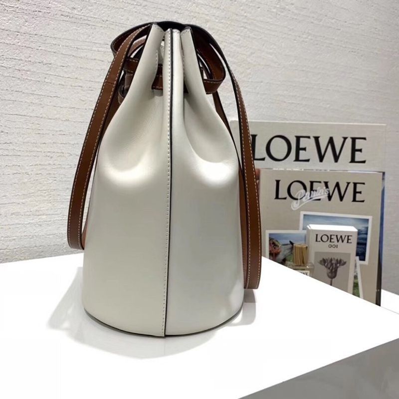 【日本未発売】ロエベ Lazo Bucket bag Black ラゾ バケットバック スーパーコピー lof24321