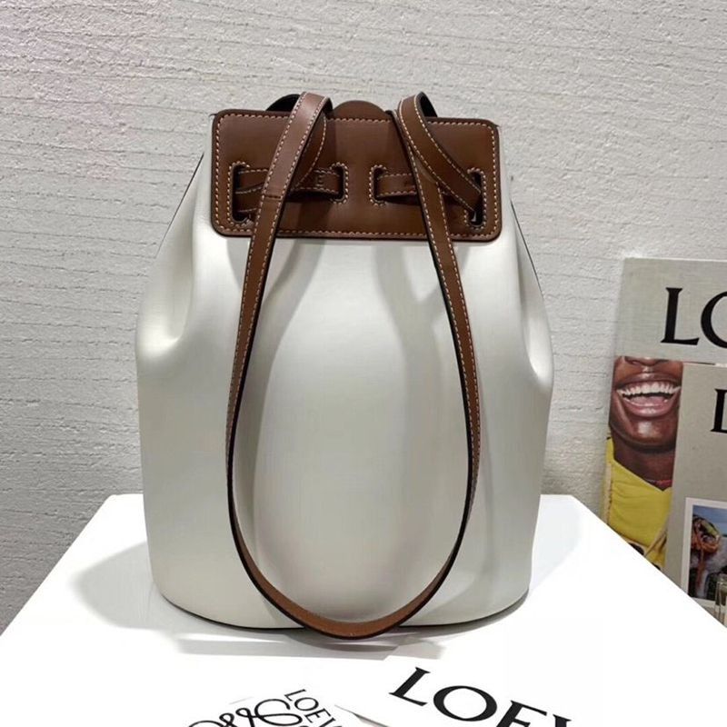 【日本未発売】ロエベ Lazo Bucket bag Black ラゾ バケットバック スーパーコピー lof24321