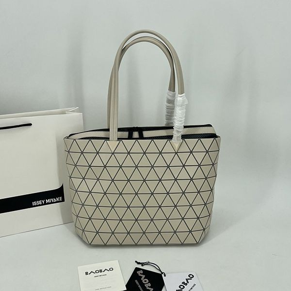 入手困難BAOBAO ISSEY 偽物 MIYAKE カルトン メタリック a2024b bao54459