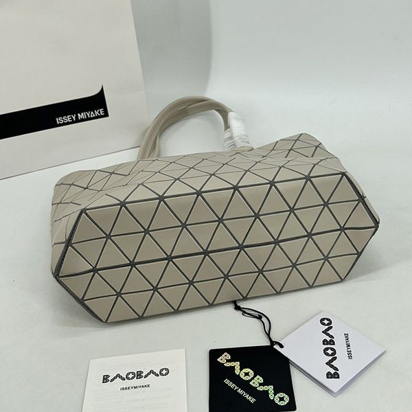 入手困難BAOBAO ISSEY 偽物 MIYAKE カルトン メタリック a2024b bao54459