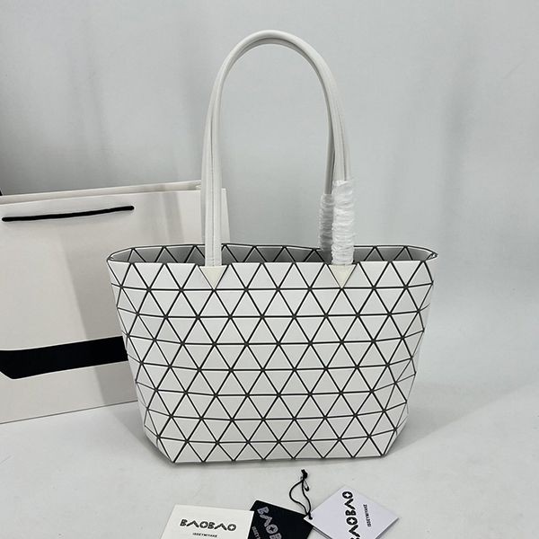 セレブ多数愛用BAOBAO ISSEY スーパーコピー MIYAKE カルトン メタリック a2024b baz43693