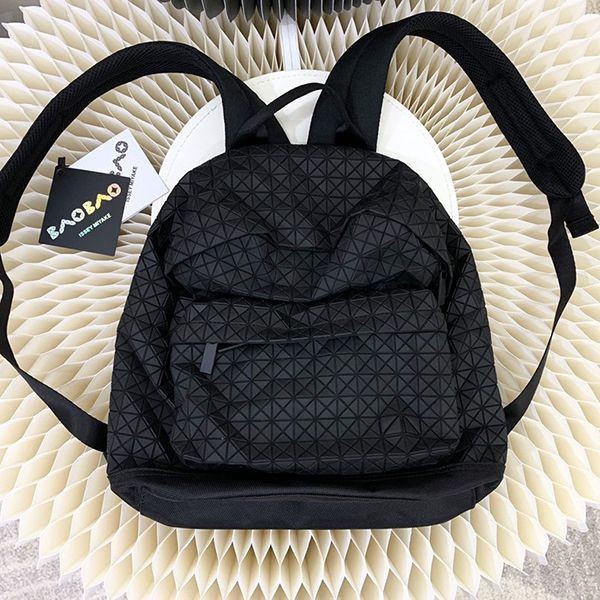 定番バオバオイッセイミヤケ バックパック 2size コピー bag41172