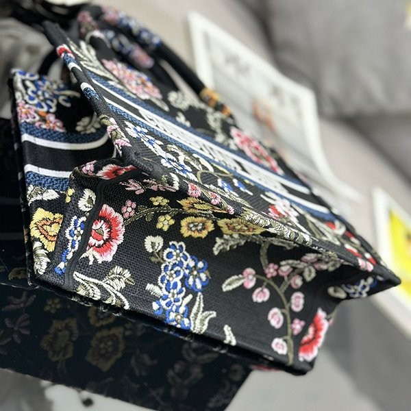 容量大!!ディオール ブックトート 偽物 Dior Petites Fleurs刺繍 deb77065