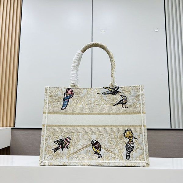 ディオール Large 刺繍入り トートa2024b 偽物 ブックトート deu27040