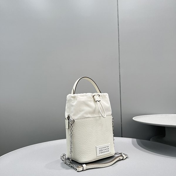 新色登場★メゾンマルジェラ コピーマイクロ Bucket Bag バケットa2024b Mav39673