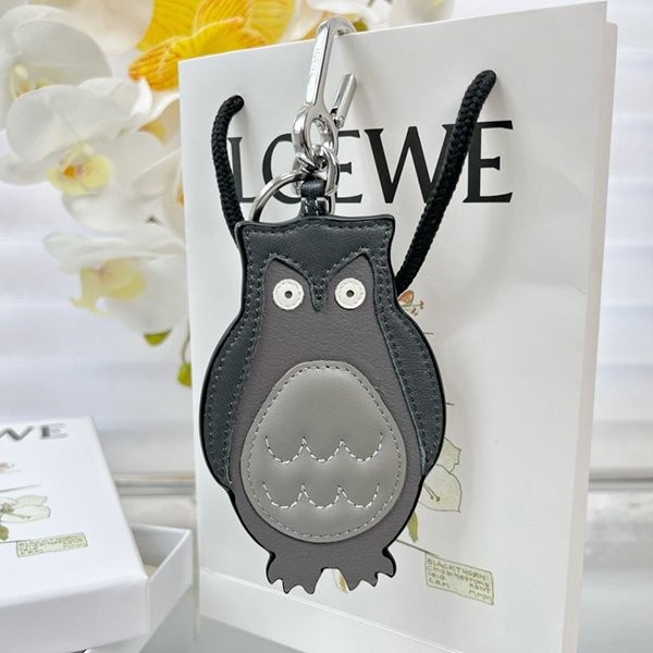 完売人気☆上品 ロエベ Owl Charm キーホルダー コピー lol63017