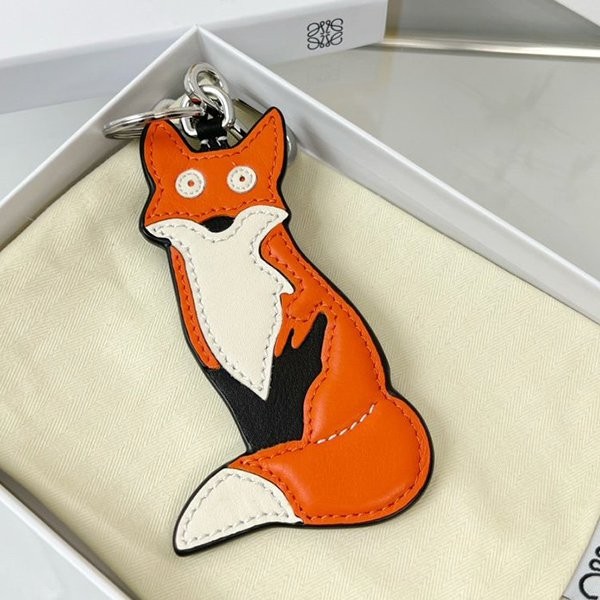 【セレブ多数愛用】ロエベ Fox Charm キーホルダー 偽物 lon84450