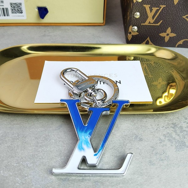 夏のアクセントに♪LV ビジューサック 偽物 LVプリズム キーホルダー vuv20371