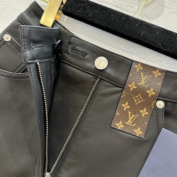 定番ルイヴィトン LV × YK レザーショーツ ショートパンツ ロゴ 偽物 1AB7V2