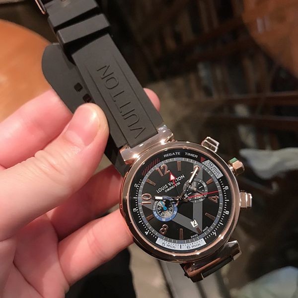 ルイヴィトン 偽物 タンブール  クロノグラフ 41mm vuw93611