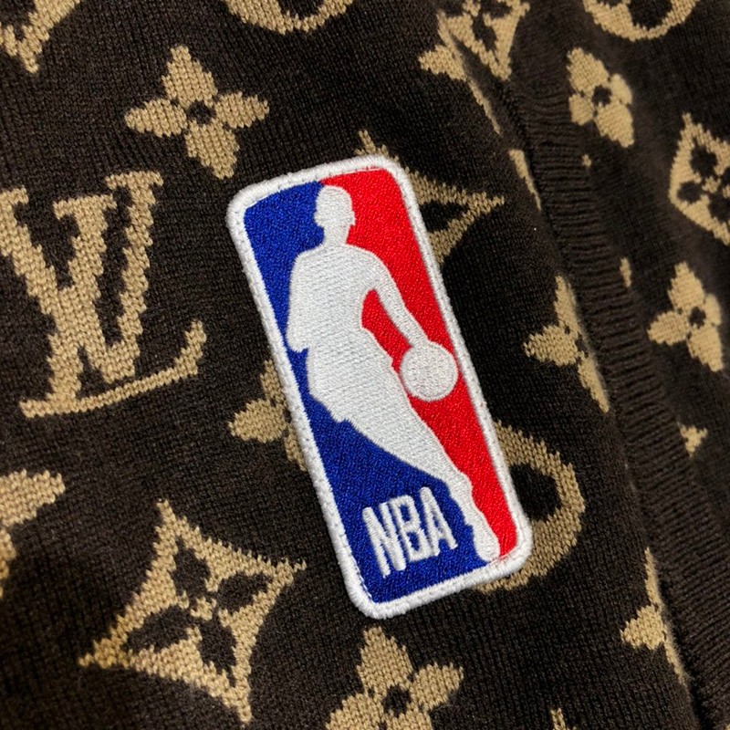 日本未入荷 【​ルイヴィトン ブルゾン 偽物】NBA グラフィックブルゾン 1A8WYN