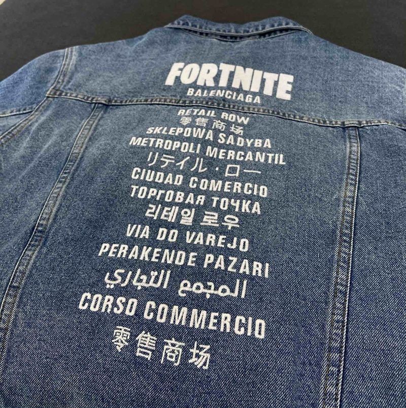 日本未入荷バレンシアガ コピー Fortnite©2021 EPIC GAMES, INC Large Fit ジャケット デニム ブルー bas78281