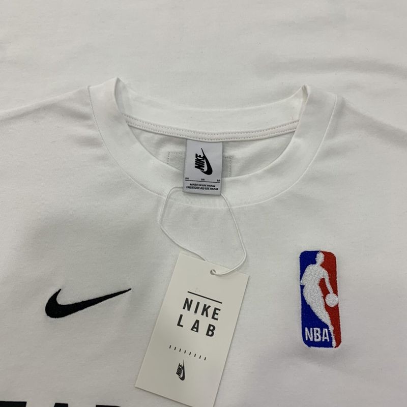 最安値挑戦フィアオブゴッド ナイキ NBA コラボ Tシャツ 偽物 ホワイト fiw83030