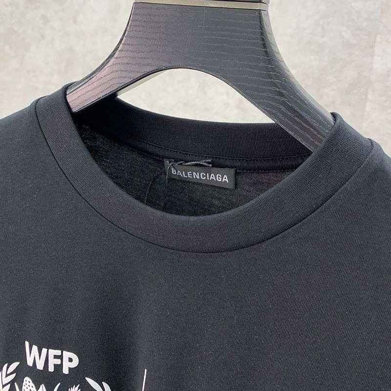 送料込バレンシアガ コピー WFP ミディアム Tシャツ ブラック bai24340