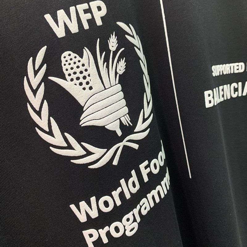 送料込バレンシアガ コピー WFP ミディアム Tシャツ ブラック bai24340