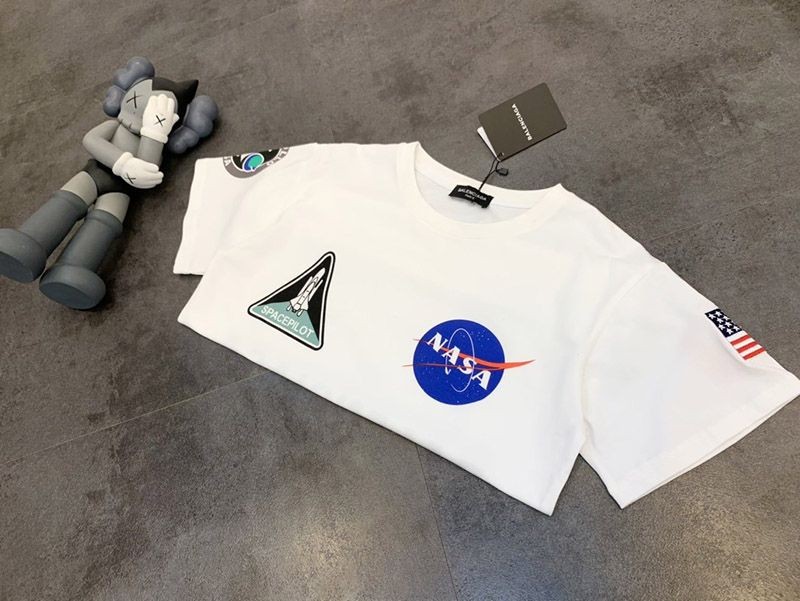 送料込バレンシアガ  × NASA 偽物 スペース ロゴ Tシャツ ホワイト bah41099