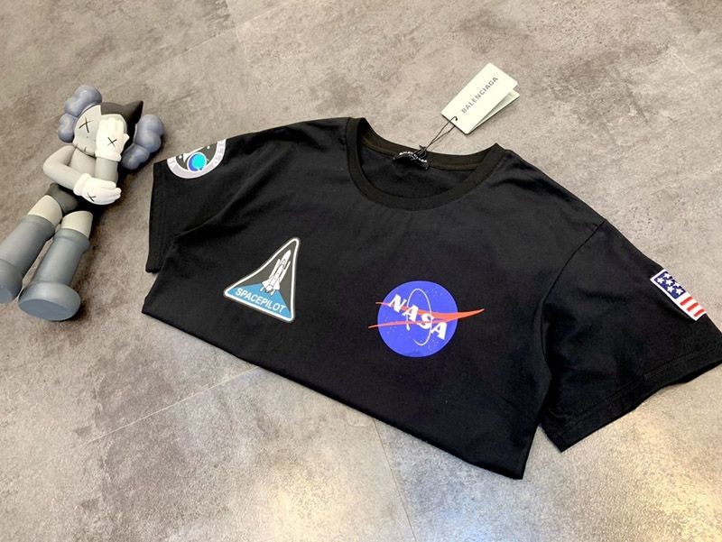 大人気!!新色バレンシアガ  × NASA コピー スペース ロゴ Tシャツ ブラック bad10260