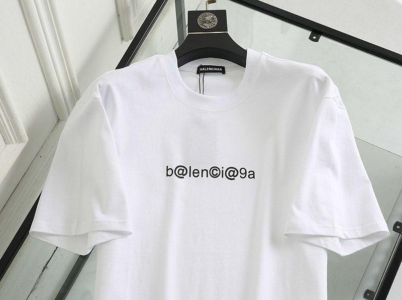 希少色バレンシアガ 偽物 メールボックスモノグラムプリント Tシャツ ホワイト bax56388