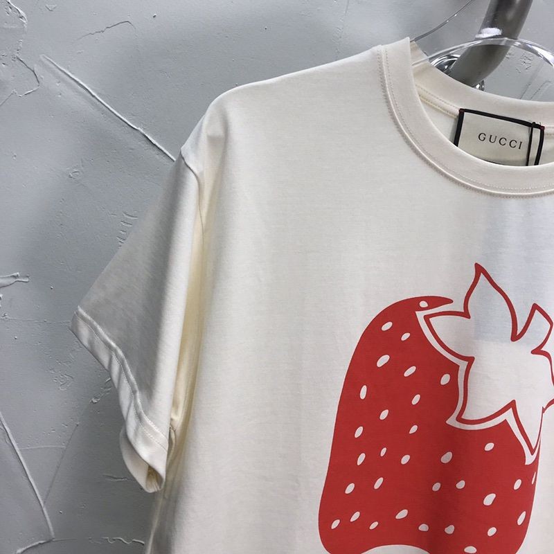 セール新作★"グッチ STRAWBERRY 偽物" コットンTシャツ★すぐ届く！ gui32635