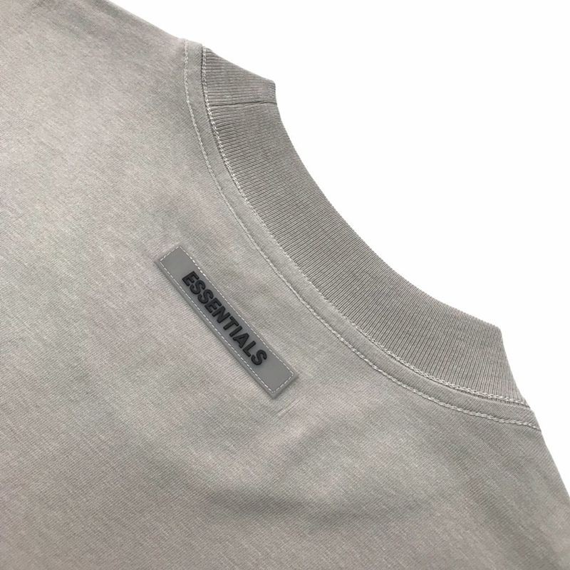 争奪戦 Fear of God エッセンシャルズ 偽物 キッズ半袖ロゴ入りＴシャツ fed81908