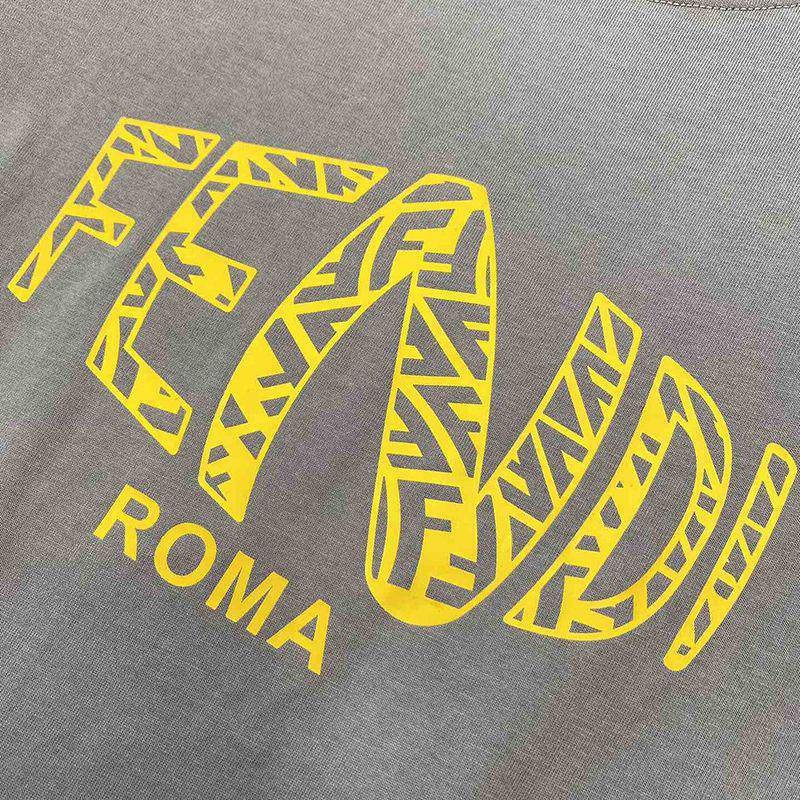 《大人気》フェンディ ROMA ロゴ クルーネック コピー Tシャツ fel93787