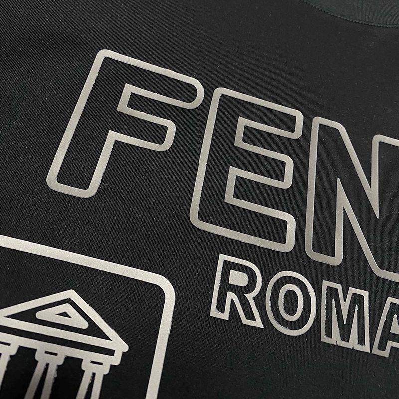 【日本未発売】フェンディ ROMA ロゴ クルーネック 偽物Tシャツ fej27890