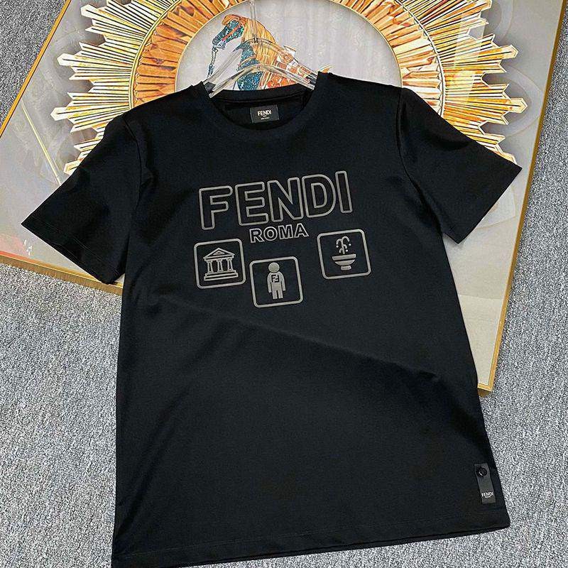 【日本未発売】フェンディ ROMA ロゴ クルーネック 偽物Tシャツ fej27890