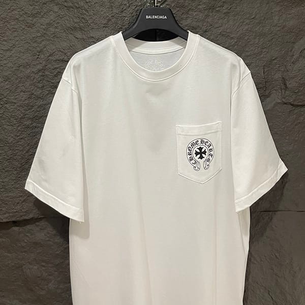 追跡付き 安いクロムハーツ コピー クロス ロゴ ポケット 半袖 Tシャツ Kuq42875