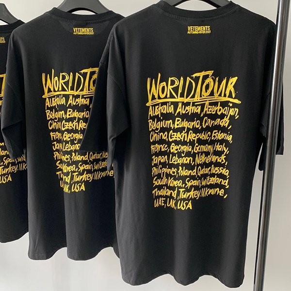 大人気！注目度抜群！ヴェトモン 偽物WORLD TOUR ロゴ Tシャツ vuh99924