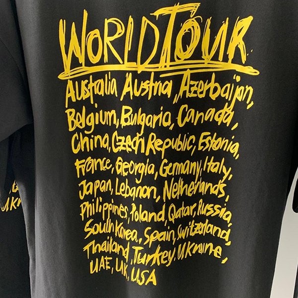 大人気！注目度抜群！ヴェトモン 偽物WORLD TOUR ロゴ Tシャツ vuh99924