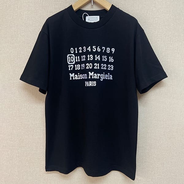 一目惚れ♪MM6 メゾン マルジェラ 偽物 ロゴ オーバーサイズ半袖Tシャツ Maj91607