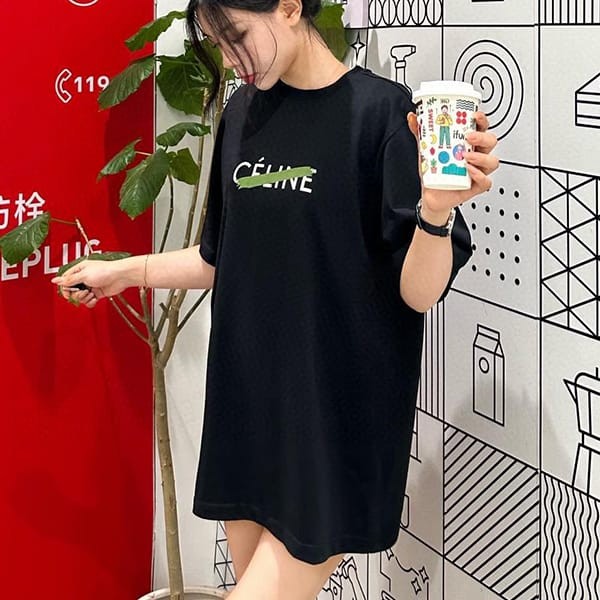 人気急上昇セリーヌ スーパーコピー ロゴプリント Tシャツ Cew41837