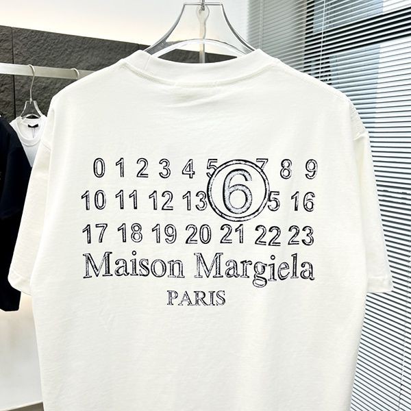 メゾンマルジェラ Tシャツ コピーロゴ バックカレンダープリント ゆったり 半袖 Mak69917