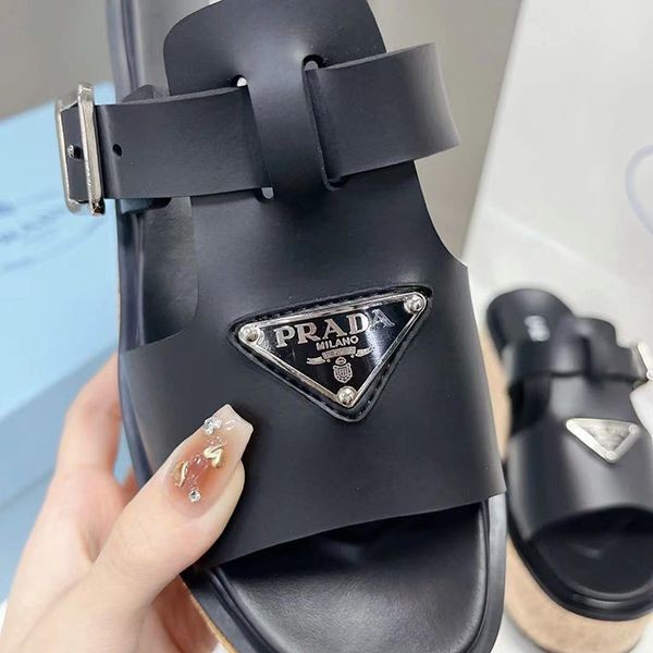 大注目プラダ 偽物 Rubber wedge platform sandals ウェッジサンダル puv41665