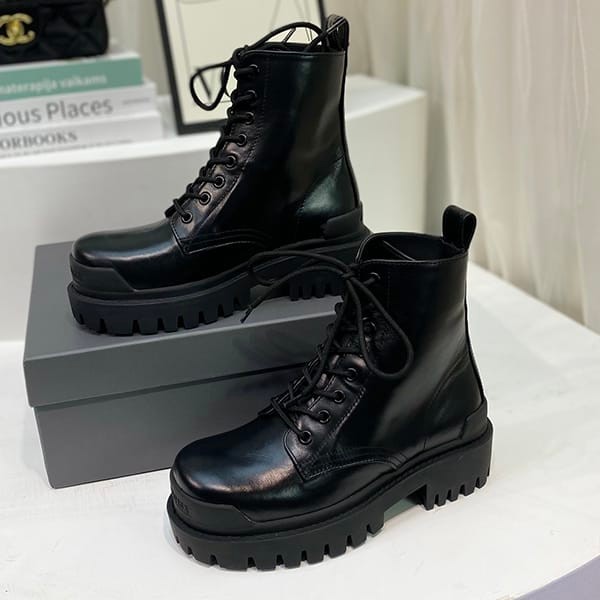 激安価格！バレンシアガ STRIKE LACE-UP ブーツ 偽物 厚底 590974WA9601000