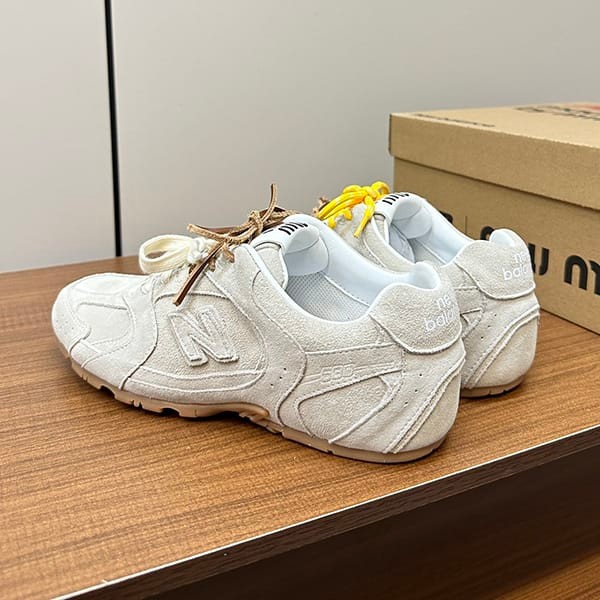 送料無料ミュウミュウとNew Balance 偽物のコラボ★デニム スニーカー myx22594