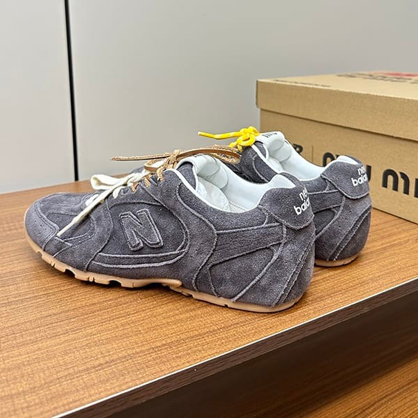 世界中で大人気♪ミュウミュウとNew Balance 偽物のコラボ★デニム スニーカー myt01884